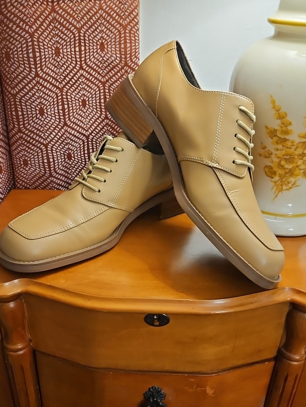 Sam & Libby Leather Unisex  Square Toe Oxfords 9M Women/7M Men Almond Colour